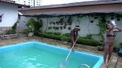 Sexogostoso com a novinha na piscina