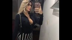 Beeg.com tras um travesti delicioso mostrando seus peitões siliconados