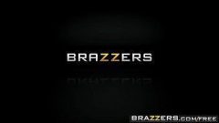 Brazzers aprenseta umas gostosas transando com homens mais velhos bem delicioso e ainda gravando